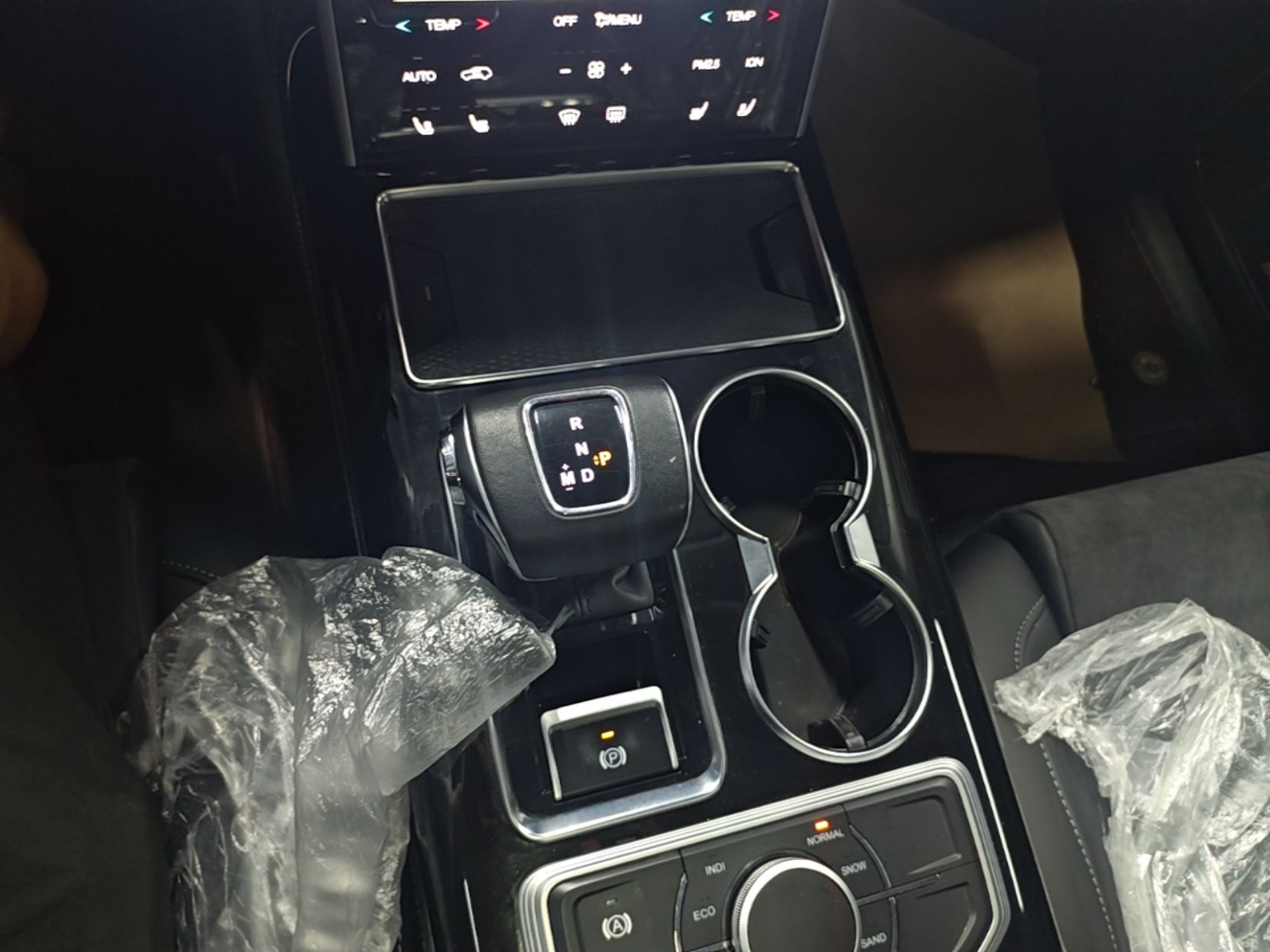 Hongqi HS7 2022 3.0T Automatic All-Wheel Drive ZhiLian Flagship Edition Five Seats — снимка 20