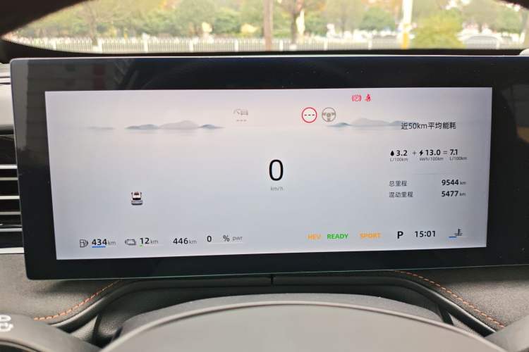 Used Roewe D5X DMH 2024 135 Tech Edition
