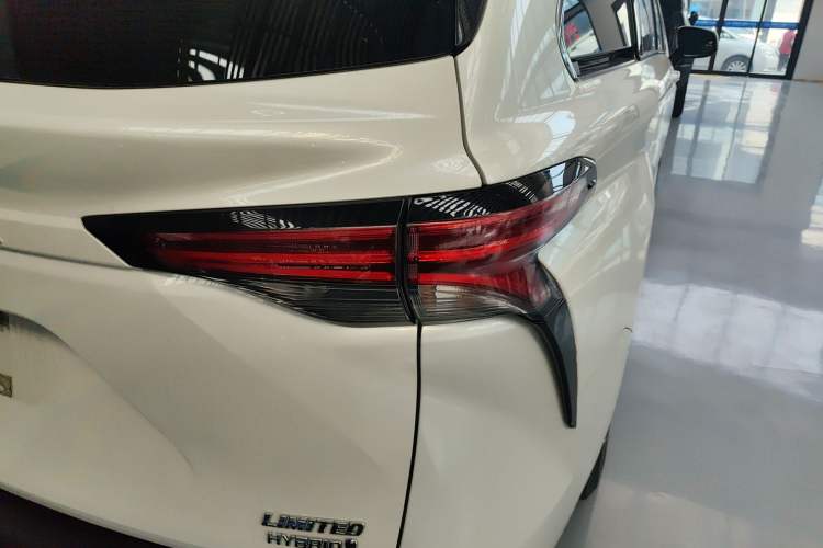 Used Toyota SIENNA 2021 2.5L Hybrid Premium Edition