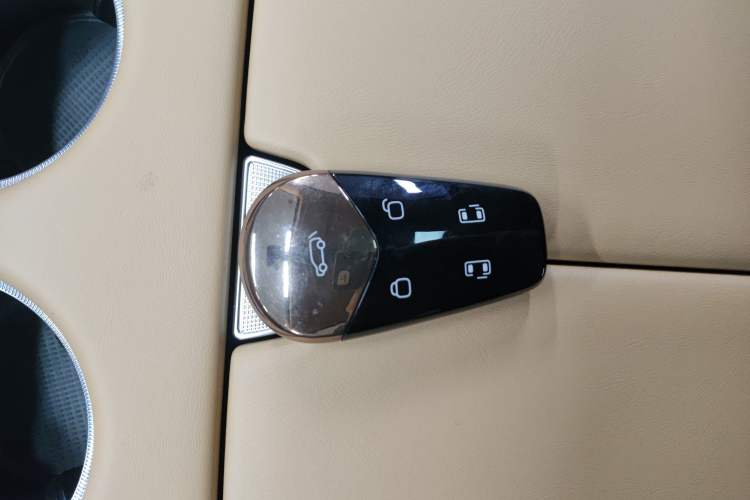 Used VOYAH Dream 2025 PHEV Four-Wheel-Drive Flagship Kunpeng Edition
