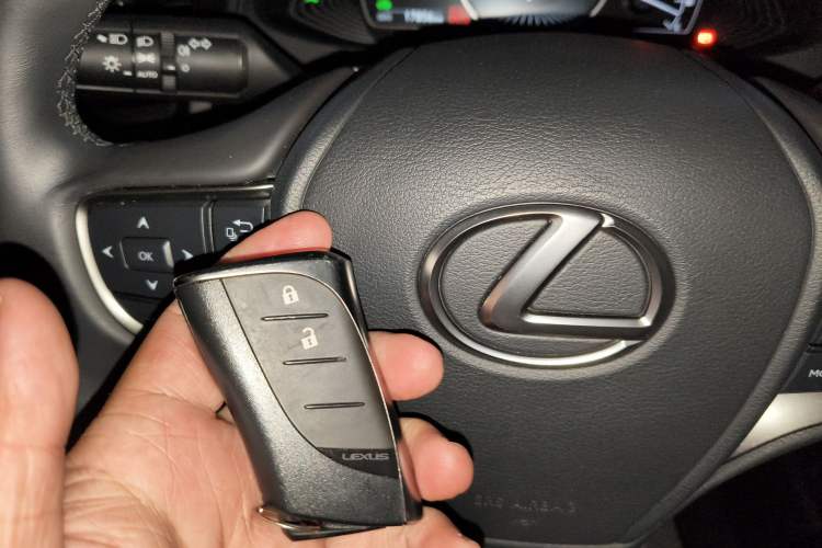 Used Lexus UX 2022 260h Explore-Cool Edition
