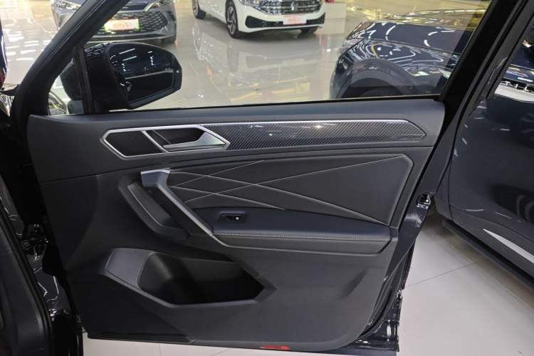 Used Volkswagen Tiguan L 2022 330TSI Automatic Two-Wheel Drive R-Line Enhanced Edition