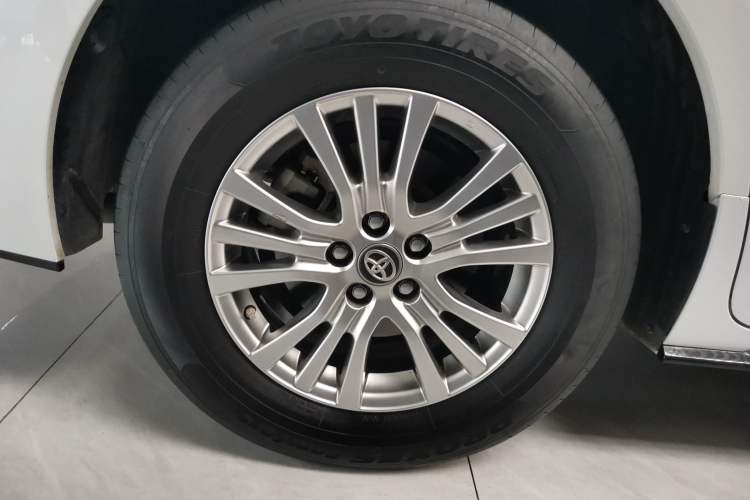 Used Toyota SIENNA 2021 2.5L Hybrid Luxury Edition Right Rear Wheel Hub