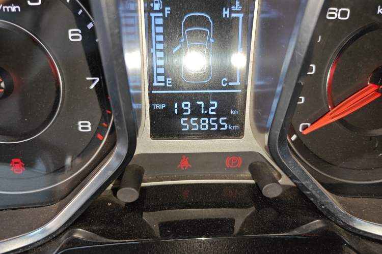 Used Zotye Domy X5 2015 1.5T Manual Luxury Model China V Standard Odometer Close Up