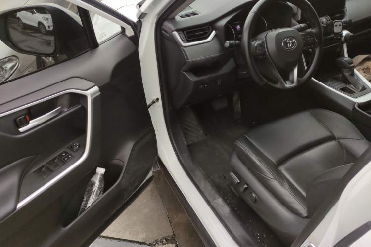 Used Toyota Wildlander 2020 2.0L CVT 4x4 Luxury Edition
