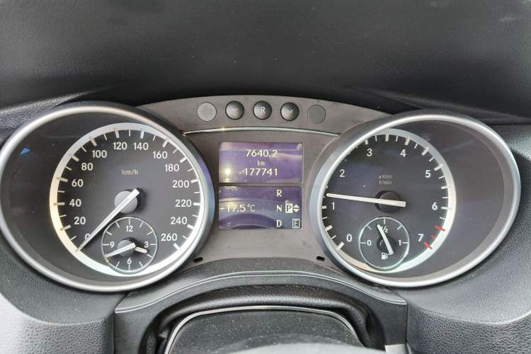 Used Mercedes-Benz R-Class 2017 R 320 4MATIC Business Edition Prestige Model