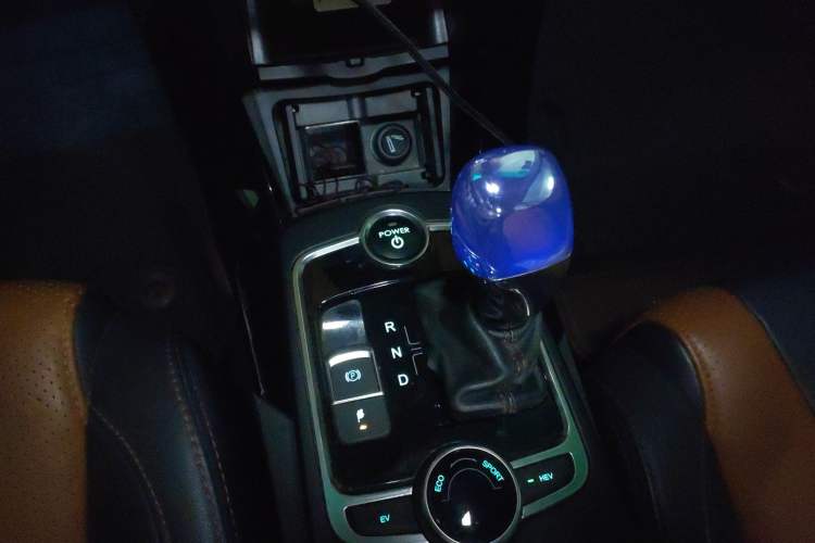 Used BYD Qin New Energy 2015 1.5T Dual-Crown Flagship Plus Edition Gear Lever