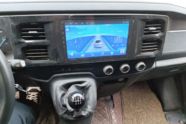 Used JMC Fushun 2022 2.0T Manual Multi-Function Passenger Vehicle Short Wheelbase Mid-Height Roof 6-Seater
