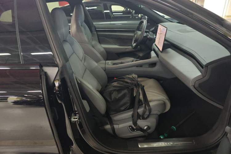 Used Zeekr 001 2024 WE Edition 95 kWh All-Wheel Drive Right Front Seat