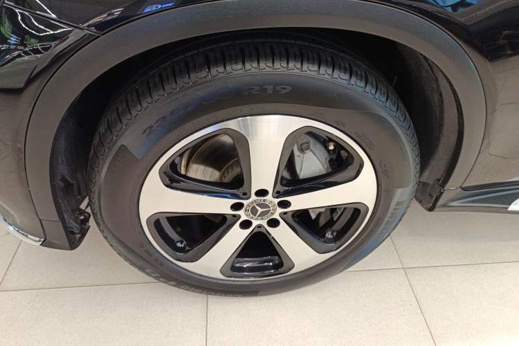 Used Mercedes-Benz GLC 2019 Facelift GLC 260 L 4MATIC Luxury Model
