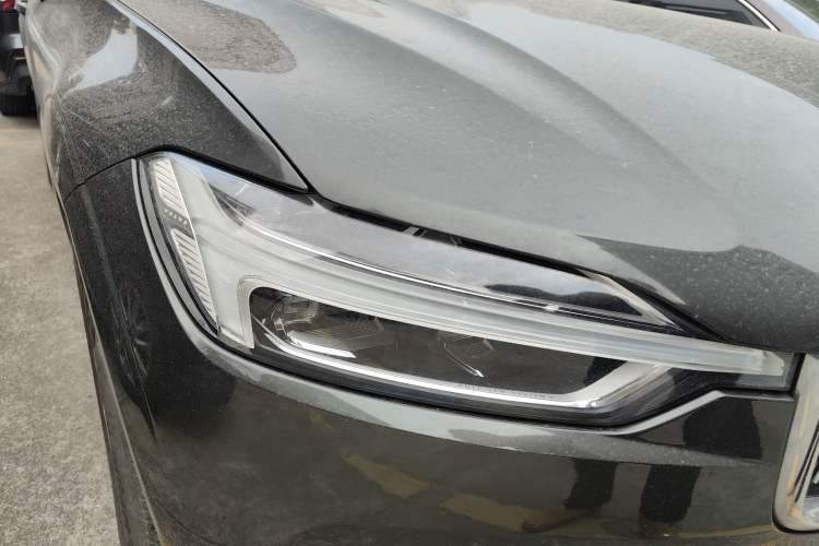 Used Volvo XC60 2019 T5 4x4 Smart Edition China VI Standard Right Front Headlight
