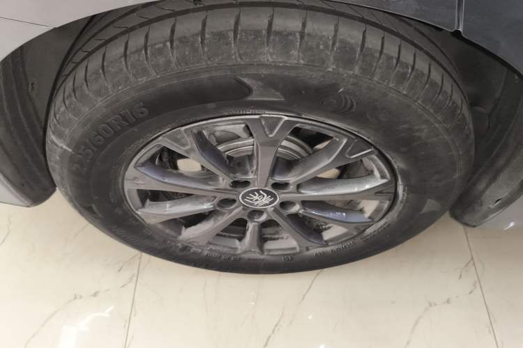 Used BYD Qin L 2025 DM-i Smart Drive 80KM Leading Model Right Rear Wheel Hub