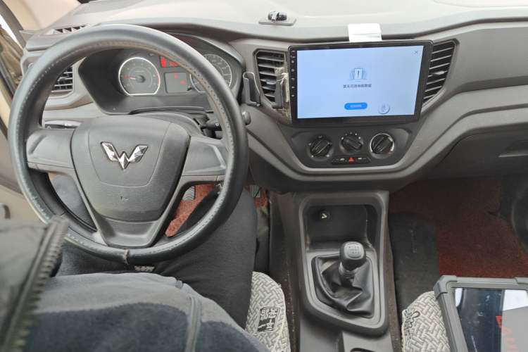 Used Wuling Hongguang V 2019 1.5L Jingqu Edition Sealed-Window Vehicle China VI LAR