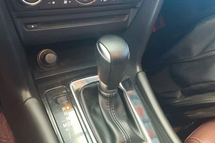 Used Mazda 3 Axela 2017 Sedan 1.5L Automatic Luxury Model Emission Standard China V Gear Lever