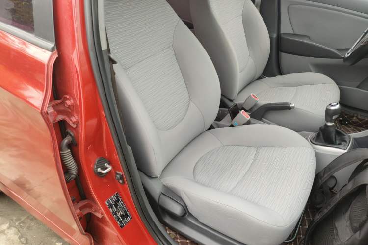 Used Hyundai Verna (older generation) 2016 1.4L Manual Smart GLS Trim Right Front Seat