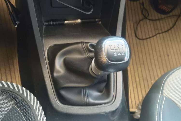 Used Wuling Hongguang 2019 1.5L S Basic Window-Sealed Vehicle China VI LAR Gear Lever