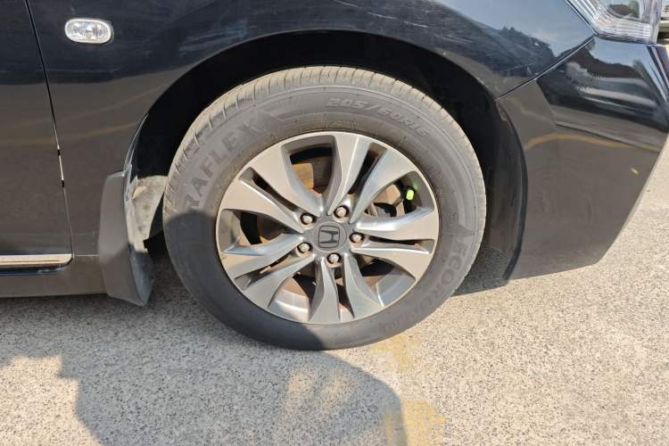 Used Honda Accord 2015 2.0L LX Comfort Edition Right Front Wheel Hub