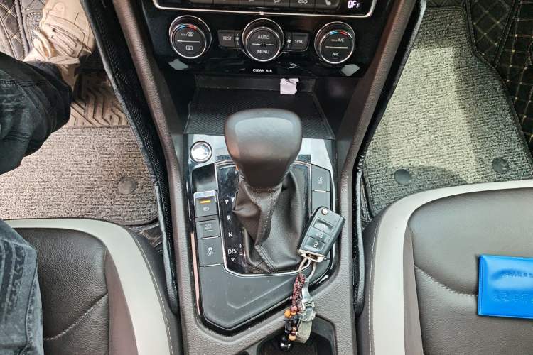 Used Volkswagen Tiguan L 2017 380TSI Automatic All-Wheel-Drive Luxury Edition Gear Lever