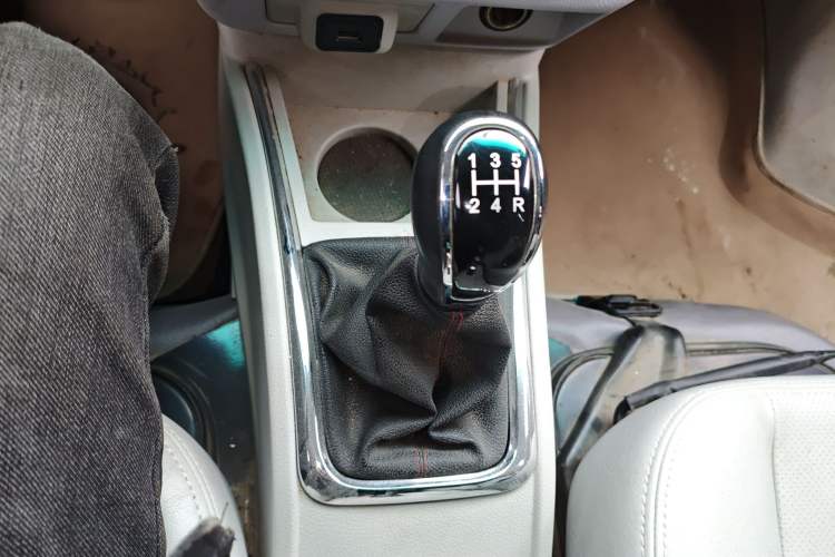 Used Jinbei New Hiace X30L 2018 1.5L Box Truck Business Edition DLCG14 Gear Lever