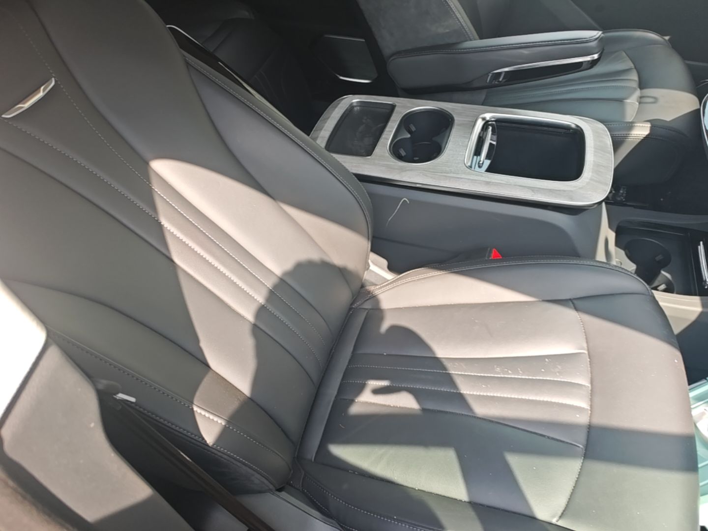 Hongqi HQ9 PHEV 2024 2.0T Four-Wheel Drive Business Edition — снимка 19