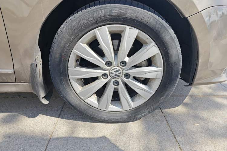 Used Volkswagen Sagitar 2014 1.6L Automatic Fashion Model Right Front Wheel Hub