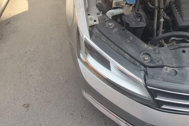 Used Volkswagen Sagitar 2018 280TSI DSG Comfort Model Right Front Headlight