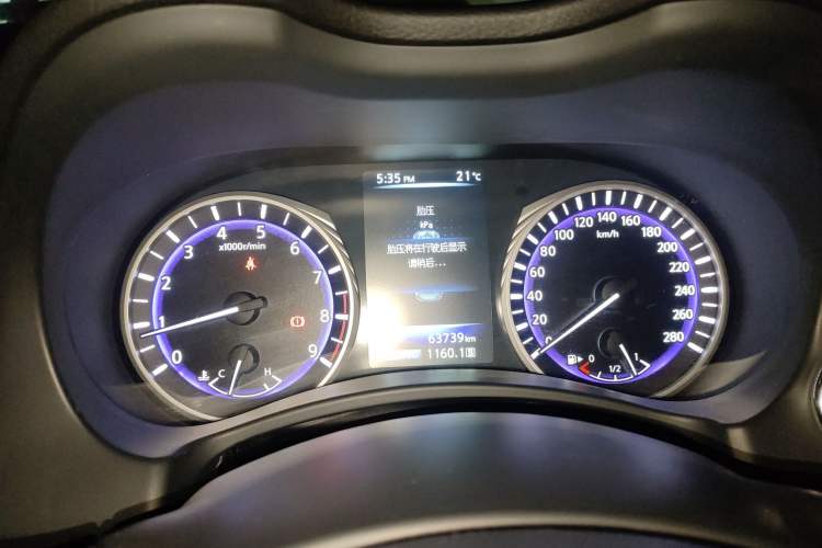 Used Infiniti Q50 2014 3.7L Comfort Edition Odometer Close Up