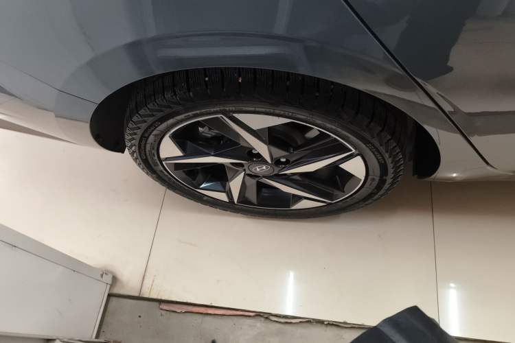 Used Hyundai Elantra 2022 1.5L CVT LUX Prestige Edition Right Rear Wheel Hub