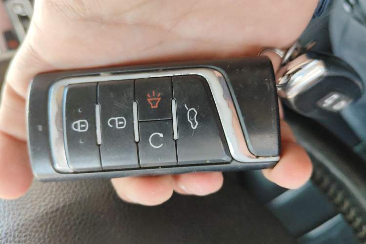 Used GAC Trumpchi GS8 2017 320T Two-Wheel Drive Luxury Smart Connectivity Version (7 Seats) Vehicle Key