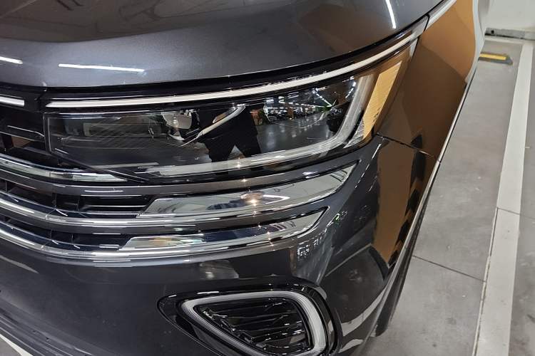 Used Volkswagen Tavendor 2023 330TSI Luxury Touring Edition