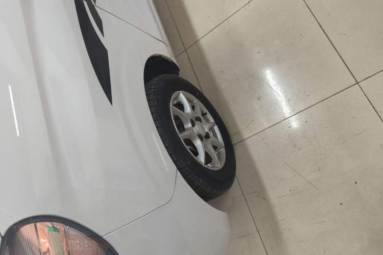 Used Roewe Clever 2022 311km QiQi BoBo Edition Left Front Wheel Hub