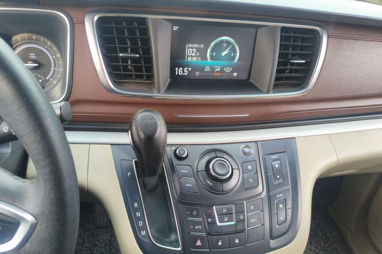 Used Buick GL8 2018 28T Luxury Model China VI Standard Audio And AC Panel