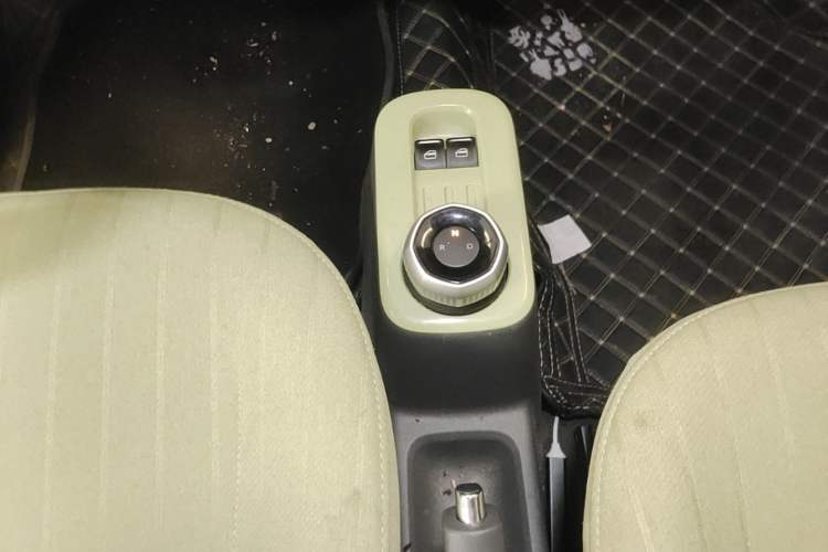 Used Geely Galaxy Panda 2023 Panda Mini 200km Endurance Bear
