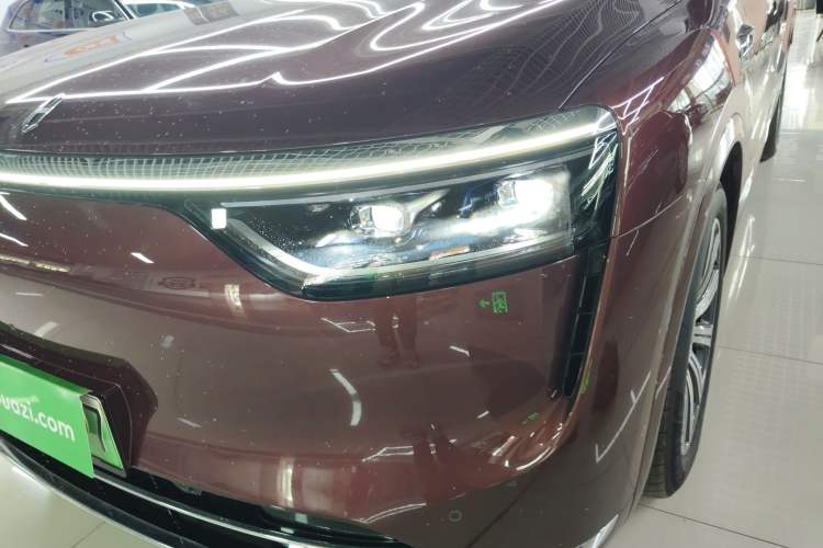 Used Hima AITO M8 2025 Extended-Range Max+ Version 53.4 kWh 6-Seater Edition
