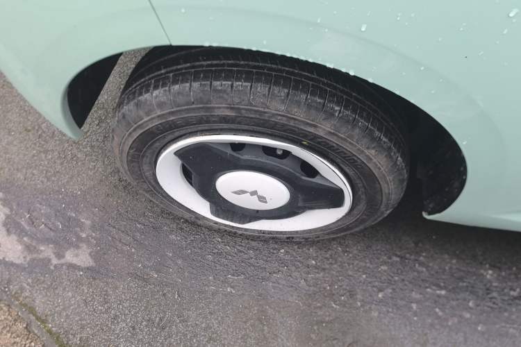 Used Wuling Hongguang MINIEV 2024 3rd Generation 215km Youth Edition Right Rear Wheel Hub