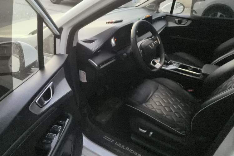 Used Wuling Jiachen 2023 2.0L DHT Flagship Edition Driver Seat