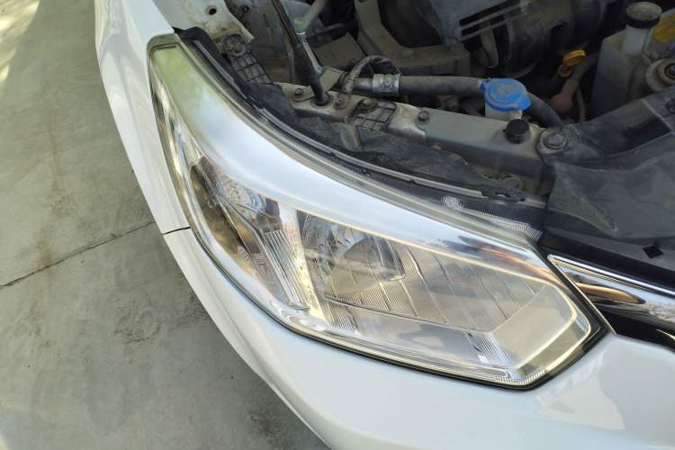 Used Venucia R50 2015 1.6L Manual Fashion Edition Right Front Headlight