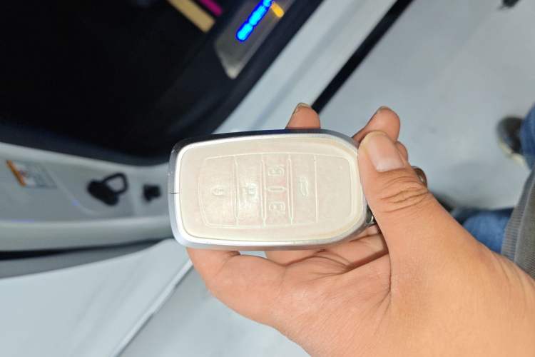 Used Toyota SIENNA 2021 2.5L Hybrid Platinum Edition Vehicle Key