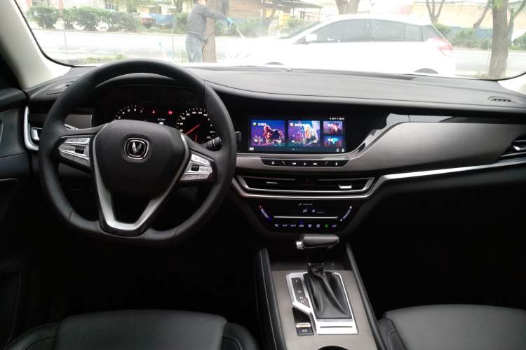 Used CHANGAN CS35PLUS 2019 1.4T DCT CoolLink Blue Whale Edition Center Console