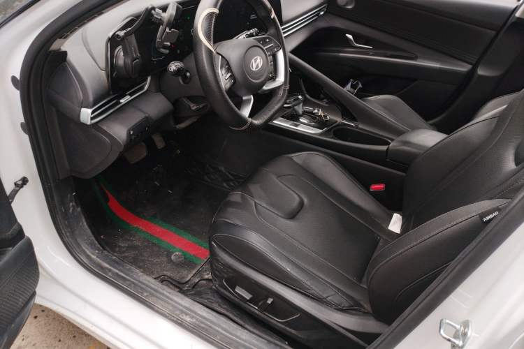 Used Hyundai Elantra 2023 1.5L CVT LUX Prestige Edition Driver Seat