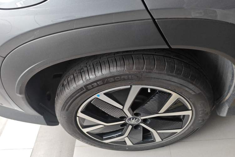 Used BYD Song L DM-i 2025 Intelligent Driving Version 160 km Beyond-Range Type Right Rear Wheel Hub