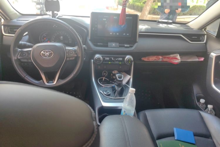 Used Toyota RAV4 2020 Dual-Engine 2.5L E-CVT 4x4 Elite PLUS Edition Center Console