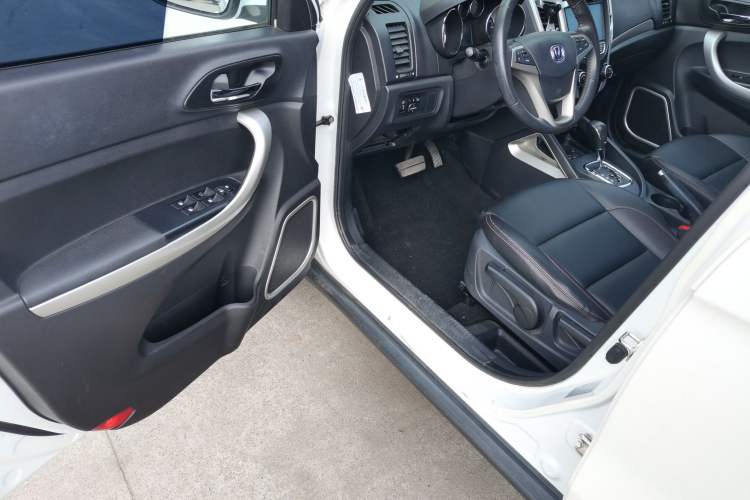 Used CHANGAN CS35 2014 1.6L Automatic Luxury Model China IV Standard
