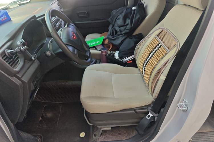 Used Wuling Hongguang V 2022 1.5L Jingqu Edition Enclosed-Window Vehicle with Hydraulic Power Steering LAR Left Front Seat