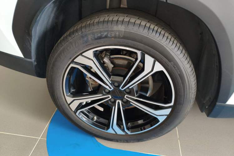 Used Geely Galaxy L7 2025 EM-i 115km Exploration+ Edition Right Rear Wheel Hub