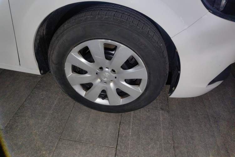 Used Peugeot 301 2018 1.6L Manual Comfort Edition Right Front Wheel Hub