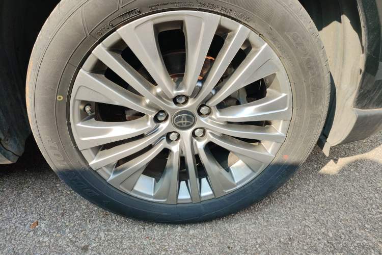 Used Toyota Harrier 2022 Dual-Engine 2.5L CVT Four-Wheel Drive Luxury Edition Right Front Wheel Hub