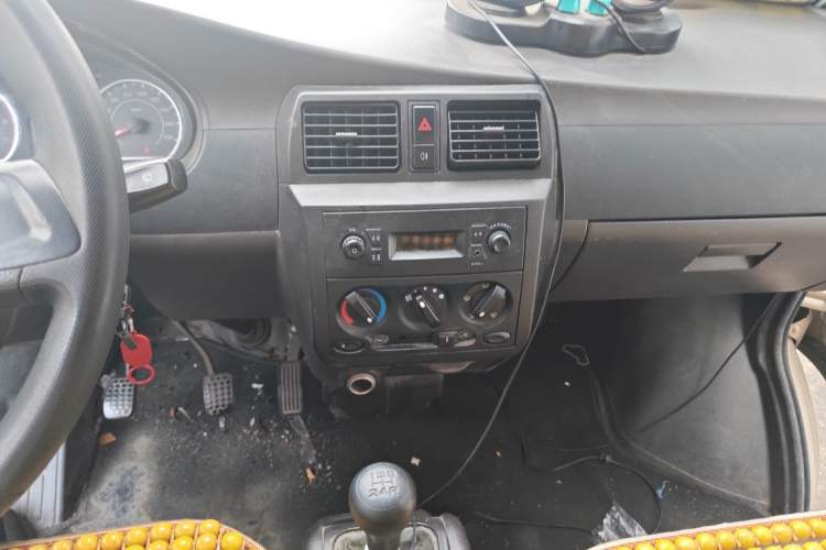 Used Wuling Rongguang 2019 1.5L Extended-Body Van Base Model with 2 Seats Audio And AC Panel