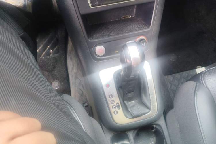 Used Volkswagen Tiguan 2015 1.8TSI Automatic Two-Wheel Drive Luxury Model Gear Lever