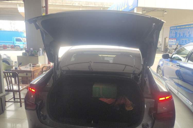 Used XPeng P7 2022 670N+ Trunk